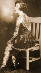 Porträtt av en tatuerad kvinna, ca 1895 (Sepia Photo)